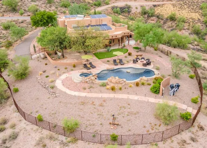 Holiday home Stunning Secluded Ranch, Sleeps 6 Comfortably, Pool & Jacuzzi *