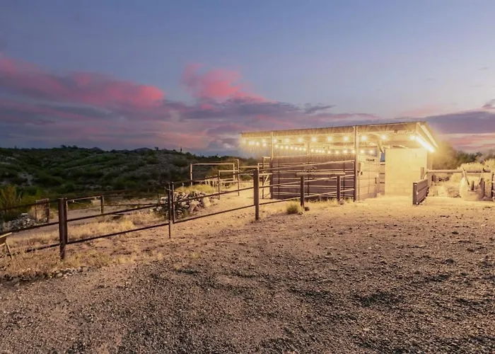 Holiday home Stunning Secluded Ranch, Sleeps 6 Comfortably, Pool & Jacuzzi