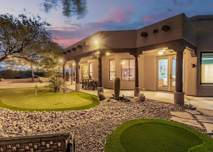 Stunning Secluded Ranch, Sleeps 6 Comfortably, Pool & Jacuzzi *