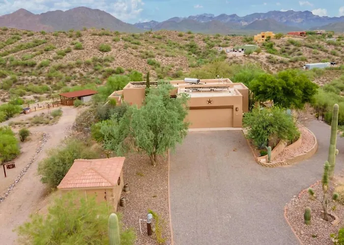 Stunning Secluded Ranch, Sleeps 6 Comfortably, Pool & Jacuzzi Fountain Hills