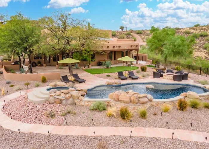 Stunning Secluded Ranch, Sleeps 6 Comfortably, Pool & Jacuzzi Holiday home