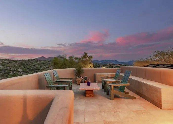 Stunning Secluded Ranch, Sleeps 6 Comfortably, Pool & Jacuzzi Holiday home
