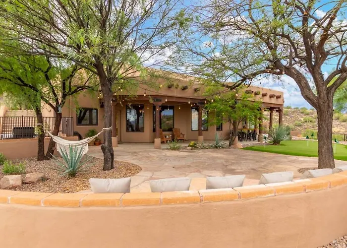Stunning Secluded Ranch, Sleeps 6 Comfortably, Pool & Jacuzzi Holiday home *