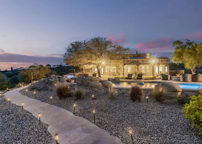 Stunning Secluded Ranch, Sleeps 6 Comfortably, Pool & Jacuzzi *