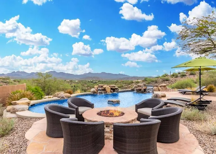 Stunning Secluded Ranch, Sleeps 6 Comfortably, Pool & Jacuzzi Holiday home