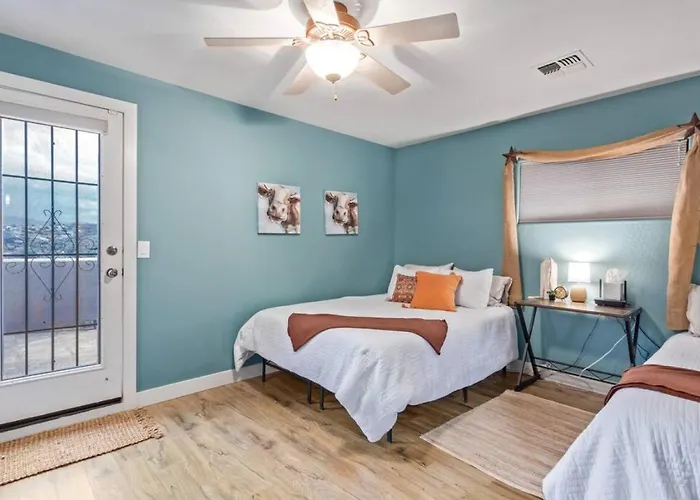 Holiday home Stunning Secluded Ranch, Sleeps 6 Comfortably, Pool & Jacuzzi *