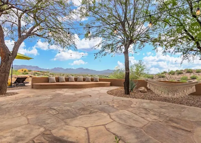 Stunning Secluded Ranch, Sleeps 6 Comfortably, Pool & Jacuzzi *