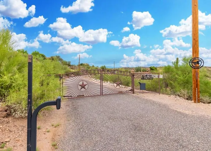 Stunning Secluded Ranch, Sleeps 6 Comfortably, Pool & Jacuzzi Holiday home Fountain Hills