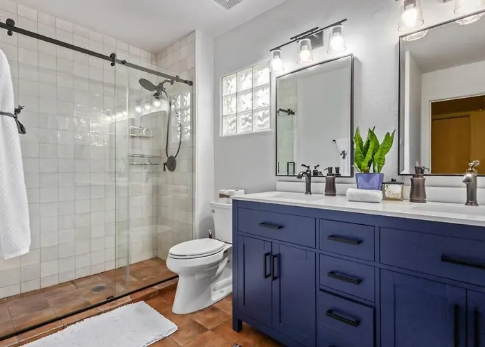 Stunning Secluded Ranch, Sleeps 6 Comfortably, Pool & Jacuzzi *