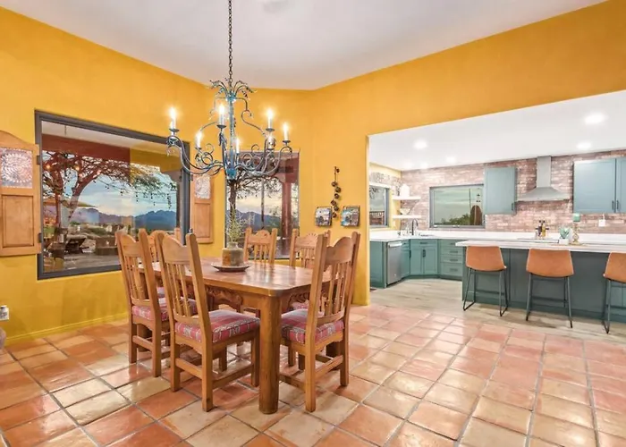 Stunning Secluded Ranch, Sleeps 6 Comfortably, Pool & Jacuzzi Holiday home