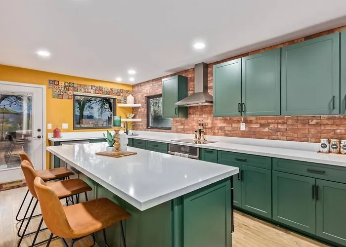 Stunning Secluded Ranch, Sleeps 6 Comfortably, Pool & Jacuzzi Holiday home Fountain Hills