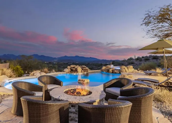 Stunning Secluded Ranch, Sleeps 6 Comfortably, Pool & Jacuzzi *
